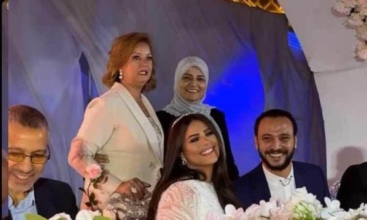 أحمد خالد صالح وهنادي مهنا خلال عقد القران