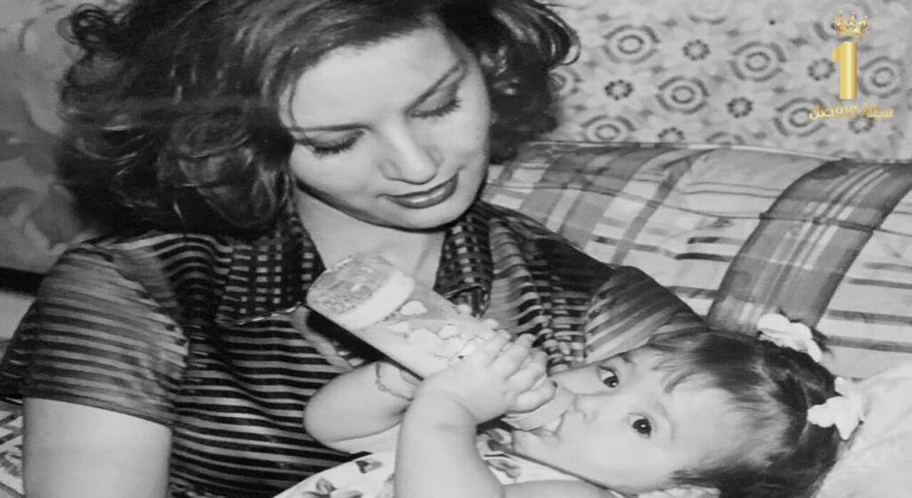 هنادي مهنا تنشر صورة نادرة من طفولتها مع والدتها الفرنسية