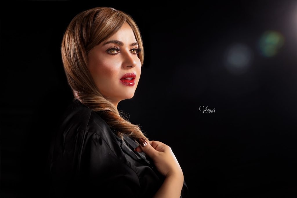 خبيرة التجميل هبه فؤاد تحدث ضجة بمكياج وفاء مكي في أحدث جلسة تصوير