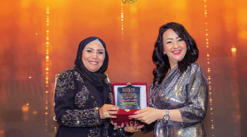 تكريم خبيرة الابراج هبه الفرماوي في مهرجان الجمال العربي للابداع
